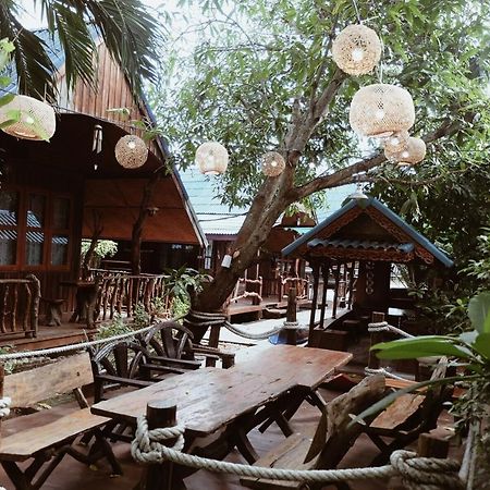 Ruennamyen Resort Amphawa Samut Songkhram Eksteriør billede