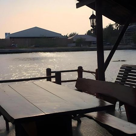 Ruennamyen Resort Amphawa Samut Songkhram Eksteriør billede