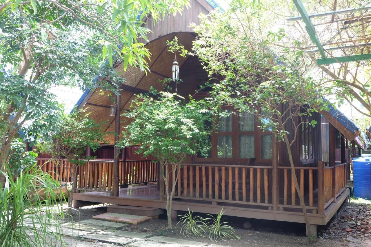 Ruennamyen Resort Amphawa Samut Songkhram Eksteriør billede