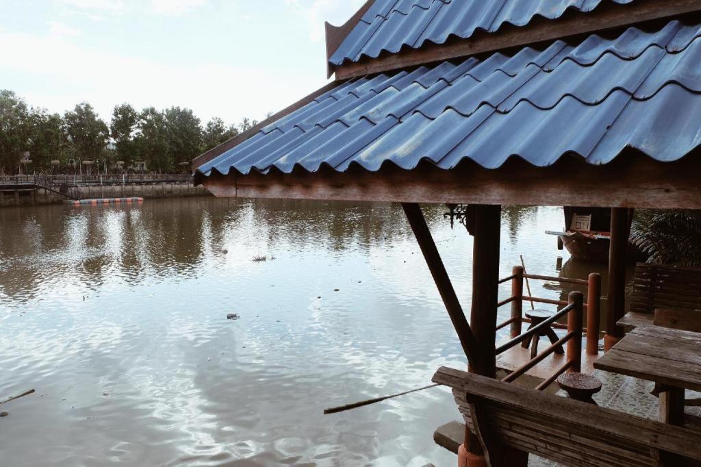 Ruennamyen Resort Amphawa Samut Songkhram Eksteriør billede